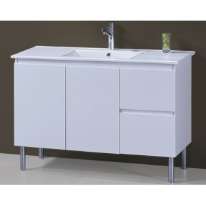 http://saveonbathroom.com.au/5356-thickbox/modena-600-soild-door-md600w.jpg
